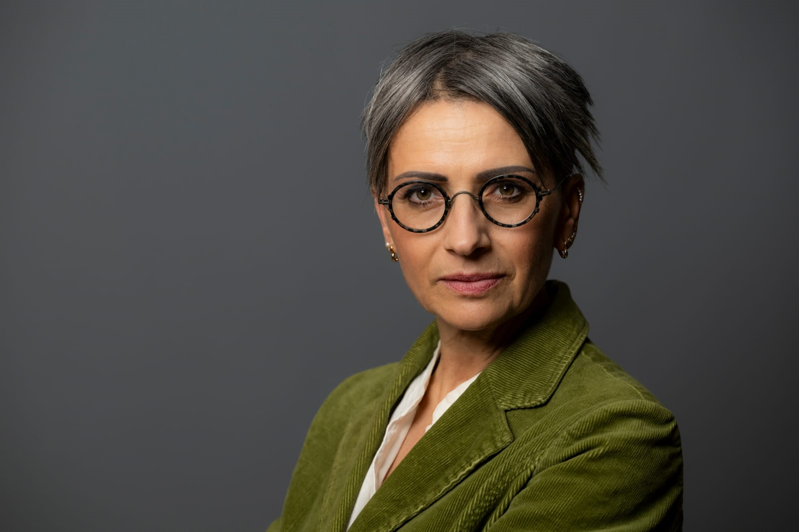 Ricorda che la violenza digitale contro le donne non è un fenomeno marginale, ma una realtà strutturale che richiede tutela, riconoscimento e conseguenze a livello sociale: la Consigliera di parità Hofer. (Foto: Ufficio della CdP)