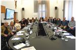 L’Osservatorio riunito in seduta. Al centro, la presidente Hofer; vicino a lei Seitz (sx), Peter e Feichter (dx).